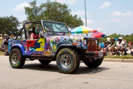 Téléchargez les photos : Houston Art Car Parade 2011. carnaval de voiture personnalisé créatif - en image libre de droit