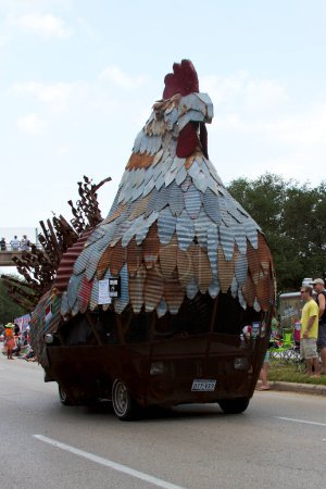 Téléchargez les photos : Houston Art Car Parade 2011. carnaval de voiture personnalisé créatif - en image libre de droit
