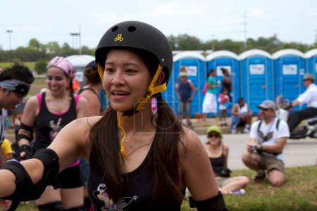 Téléchargez les photos : Femme asiatique en casque au Art Car Parade 2011, festival de rue à Houston - en image libre de droit