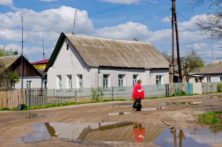 Foto de Mujer en la vieja aldea rusa - Imagen libre de derechos