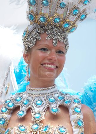 Téléchargez les photos : COPENHAGUE - 26 MAI : Les participants au 30ème défilé annuel du Carnaval de Copenhague de costumes fantastiques, de danses de samba et de styles latins commencent le 26 mai 2012 à Copenhague, Danemark. - en image libre de droit