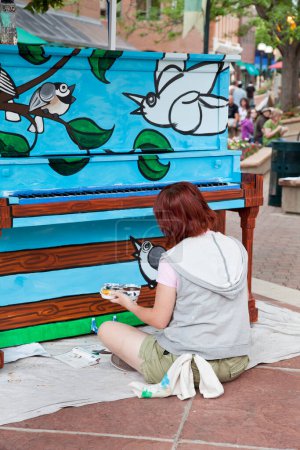 Téléchargez les photos : Peinture murale au piano - en image libre de droit