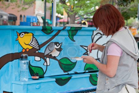 Téléchargez les photos : Peinture murale au piano - en image libre de droit