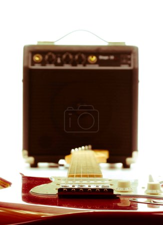 Foto de Guitarra eléctrica retro y amplificador - Imagen libre de derechos