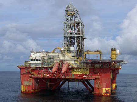 Téléchargez les photos : Plateforme pétrolière moderne en mer du Nord, Norvège - en image libre de droit