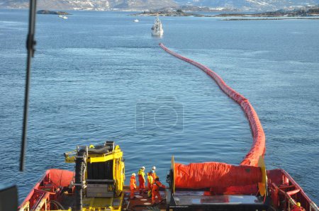 Foto de Plataforma petrolera moderna en el Mar del Norte, Noruega - Imagen libre de derechos