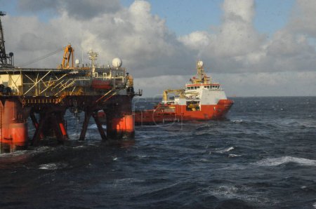 Foto de Nave moderna en el Mar del Norte, Noruega - Imagen libre de derechos