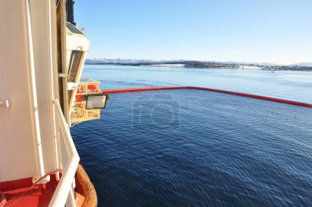 Téléchargez les photos : Plateforme pétrolière moderne en mer du Nord, Norvège - en image libre de droit
