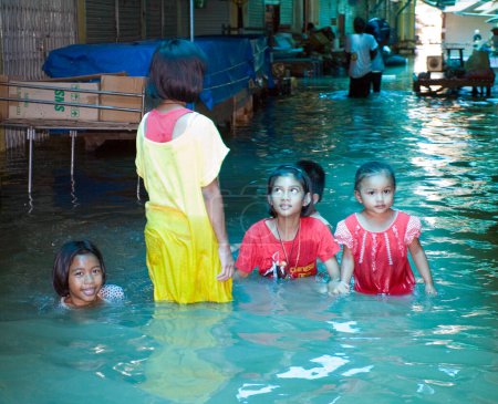 Téléchargez les photos : Saison de mousson à Ayuttaya, Thaïlande 2011 - en image libre de droit