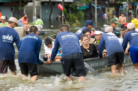 Téléchargez les photos : Inondation de mousson à Bangkok. octobre 2011 - en image libre de droit