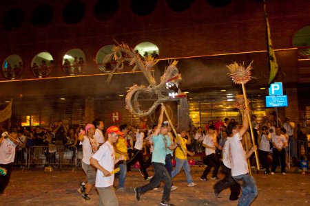 Téléchargez les photos : Tai Hang Fire Dragon Danse la nuit à Hong Kong - en image libre de droit