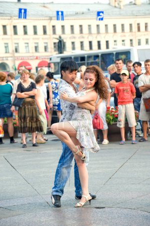 Téléchargez les photos : Interprètes Danse dans la rue - en image libre de droit