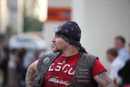 Téléchargez les photos : Portrait d'un motocycliste - en image libre de droit