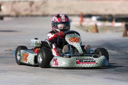 Foto de Carreras de adolescentes en go kart, liga junior - Imagen libre de derechos