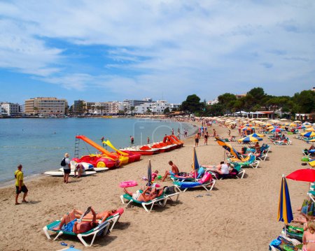Téléchargez les photos : Es Cana plage Ibiza en Espagne - en image libre de droit