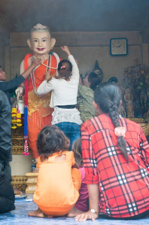 Téléchargez les photos : Célébration de Songkran au Cambodge 2012 - en image libre de droit