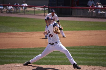 Téléchargez les photos : "Le lanceur de Binghamton Mets, Zack Wheeler, lance un lancer ". Concept de jeu de baseball - en image libre de droit
