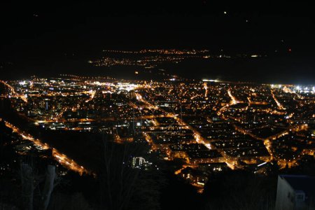 Téléchargez les photos : Aerial view of Innsbruck by Night - en image libre de droit