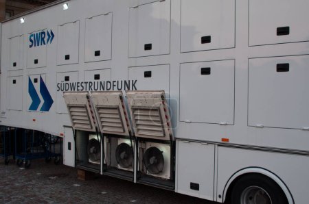 Téléchargez les photos : Camion de diffusion de SWR à Stuttgart, Allemagne - en image libre de droit