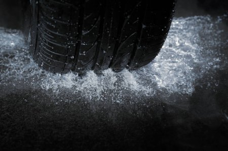 Foto de Car Tire during the rain - Imagen libre de derechos