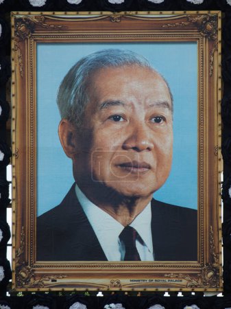 Téléchargez les photos : Portrait commémoratif du roi Sihanouk à Phnom Phen - en image libre de droit