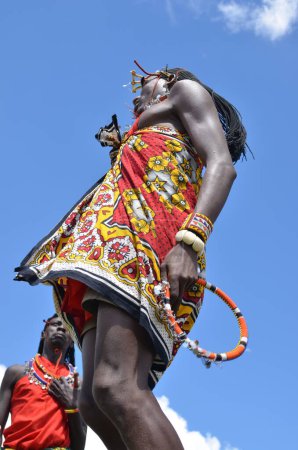 Foto de Masai mujeres, lugar de viaje en el fondo - Imagen libre de derechos