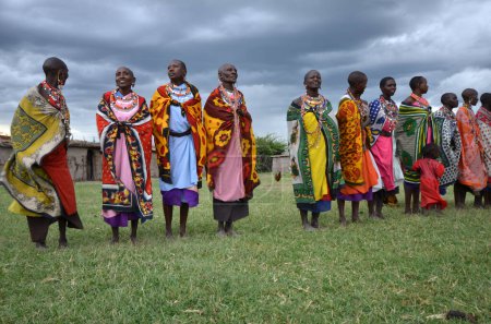 Téléchargez les photos : African women in traditional clothes, outdoor shot - en image libre de droit