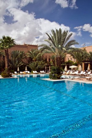 Téléchargez les photos : Piscine de l'hôtel au Maroc - en image libre de droit