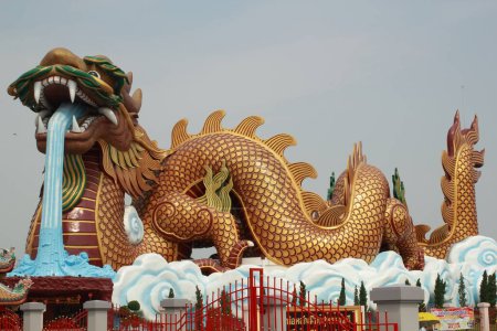 Téléchargez les photos : Art dragon chinois, lieu de voyage sur fond - en image libre de droit