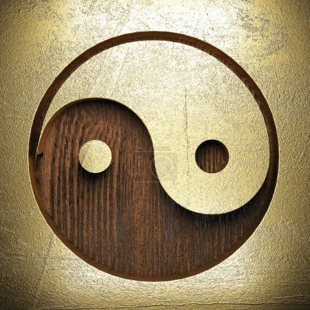 Téléchargez les photos : Yin Yang signe d'or sur le mur en bois - en image libre de droit