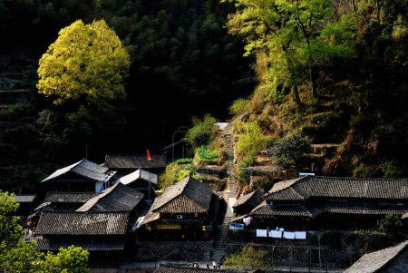 Téléchargez les photos : Belle et pittoresque vue sur l'ancien village, Lam hang - en image libre de droit