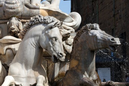 Téléchargez les photos : Fontaine de Neptune par Bartolomeo Ammannati, Piazza della Signoria, Florence, Italie - en image libre de droit