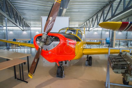 Téléchargez les photos : Type d'aéronef, saab 91b-2 safir dans le musée - en image libre de droit