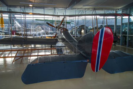Téléchargez les photos : R.a.f. b.e. 2e avion de reconnaissance biplace construit en 1918 au musée - en image libre de droit