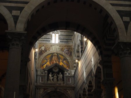 Téléchargez les photos : Pise, Cathédrale de Duomo intérieur. - en image libre de droit