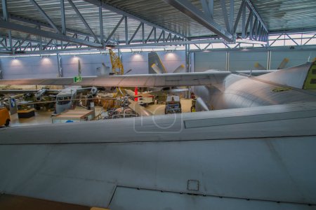 Téléchargez les photos : Lockheed c-130h hercules dans le musée - en image libre de droit
