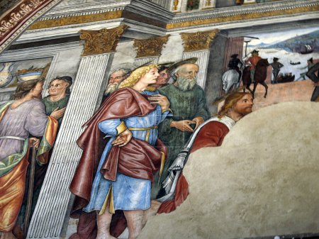 Téléchargez les photos : Sienne - la cour du Palazzo Chigi Saracini - en image libre de droit