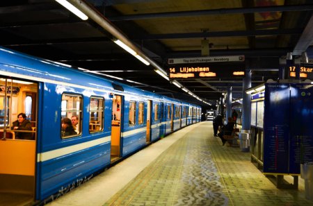 Foto de Gente en Estocolmo estación de metro, Suecia, Escandinavia, Europa - Imagen libre de derechos