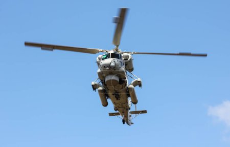 Téléchargez les photos : Kaman Seasprite hélicoptère dans le ciel - en image libre de droit