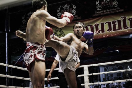 Téléchargez les photos : Two Shirtless Muscular Man Fighting Kick Boxing Combat In Boxing Ring - en image libre de droit
