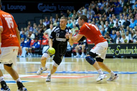 Foto de Aalborg Handball jugó su primer partido de liga después de ser separado de la compañía AaB A / S, ganando 30 - 25 contra Nordsjlland Handball. 7 de septiembre de 2011 - Imagen libre de derechos