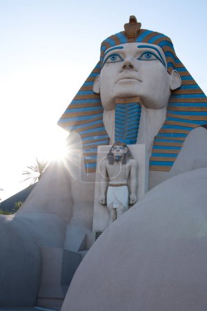 Téléchargez les photos : Vue sur l'hôtel et casino Luxor - en image libre de droit