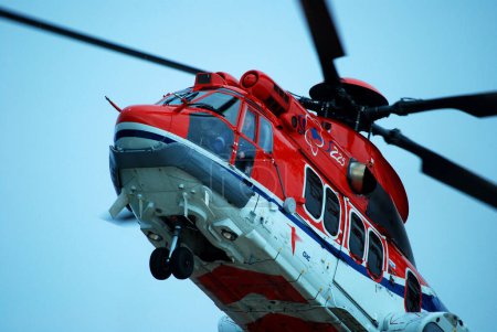 Foto de Helicóptero Sea King sobre fondo natural - Imagen libre de derechos