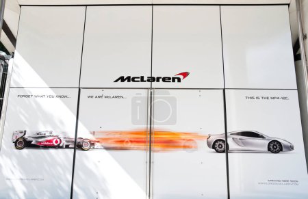 Foto de LONDRES, Reino Unido - 24 DE MAYO: El showroom de McLaren para el nuevo MP4-12C abrirá sus puertas este verano, 24 de mayo de 2011 en Londres, Reino Unido - Imagen libre de derechos