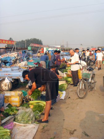 Téléchargez les photos : Les gens en Chine marché du matin - en image libre de droit