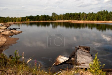 Foto de Lago y madera vieja - Imagen libre de derechos