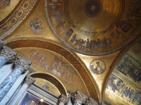 Téléchargez les photos : Intérieur de la basilique Saint-Marc à Venise - en image libre de droit
