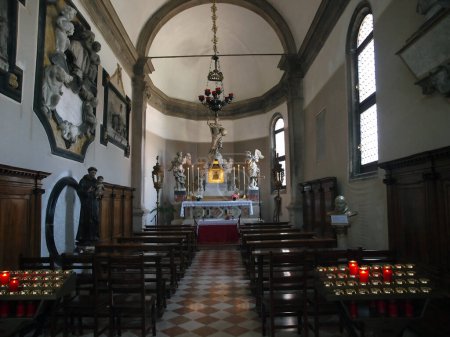 Téléchargez les photos : Venise - église St. Peters de Murano île - en image libre de droit