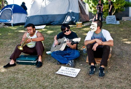 Téléchargez les photos : Musiciens à l'Occupy L.A. Protest - en image libre de droit