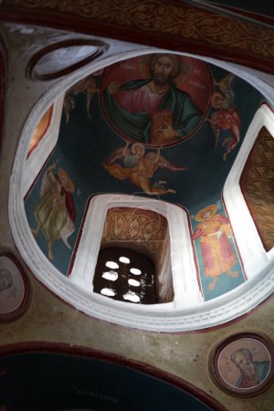 Téléchargez les photos : L'intérieur de l'église orthodoxe de Zia
. - en image libre de droit